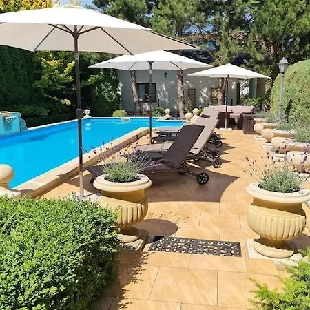 Luxure With Private Pool In