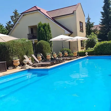 Luxure With Private Pool In